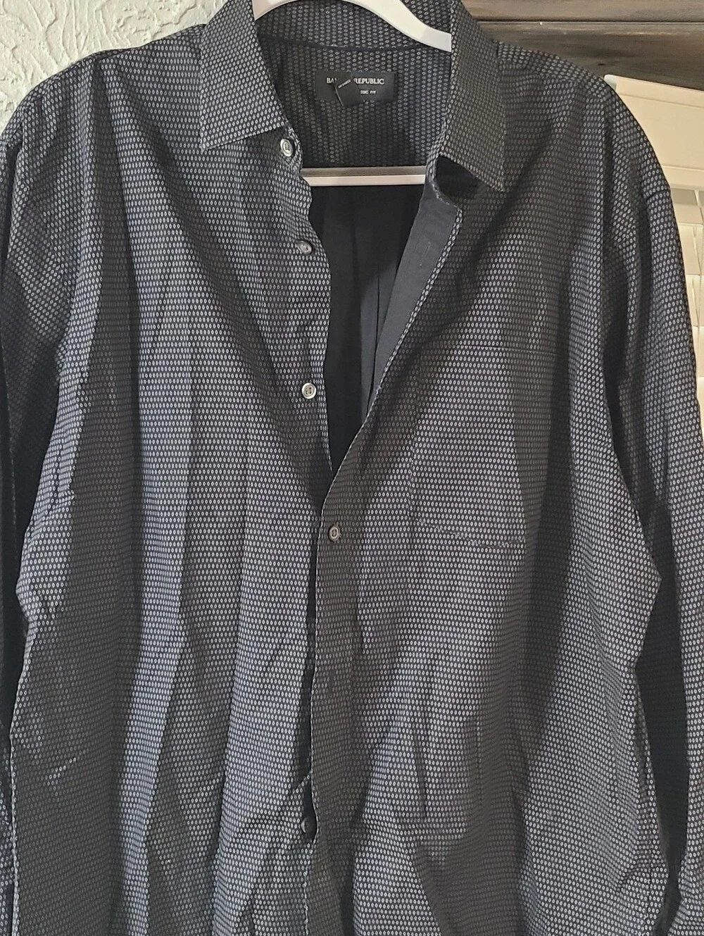 Banana Republic men's long sleeve Micro Pattern button-up shirt